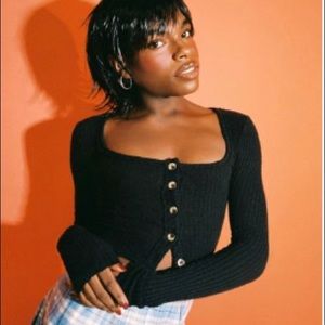 UO Ashton Ribbed Cropped Cardigan in Black